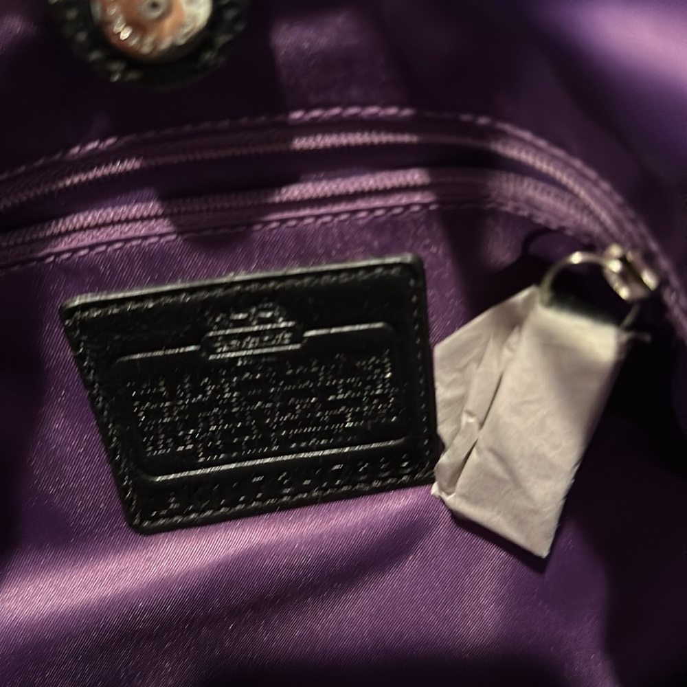 Never used Authentic Coach Signature Hampton medium size shoulder bag - Picture 4 of 7